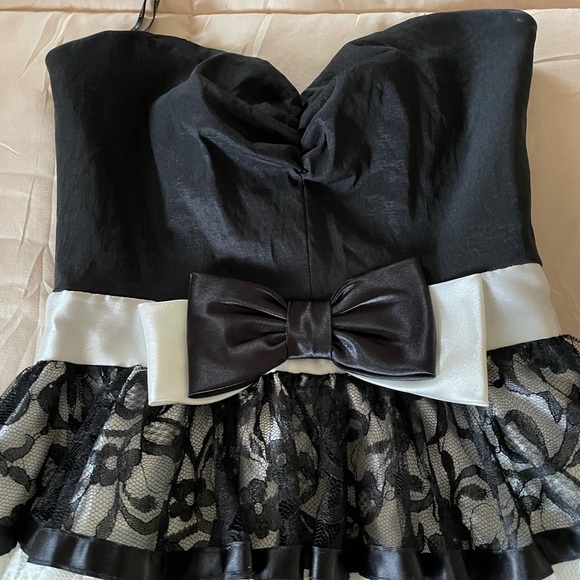 Lace dress very cute - Picture 2 of 4